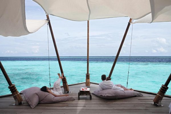 Moofushi Couple Maldives Website