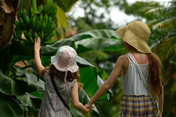 Kids with bananas